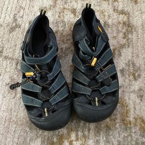 Keens hiking boots - kids